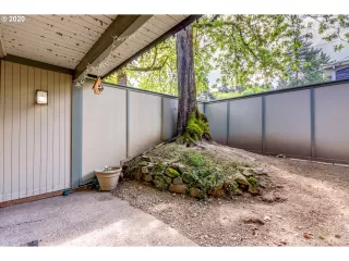 Photo #5: 20374090 Listing