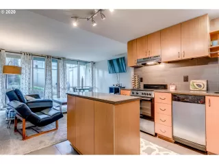 Photo #6: 20374090 Listing