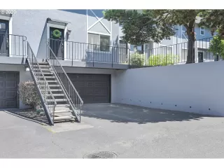 Photo #2: 20375914 Listing