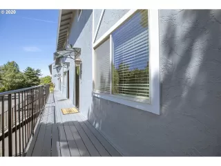 Photo #5: 20375914 Listing