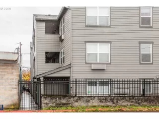 Photo #6: 20376046 Listing