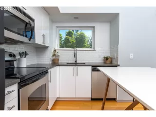 Photo #1: 20376590 Listing