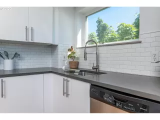 Photo #2: 20376590 Listing