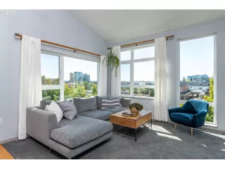 Photo #3: 20376590 Listing