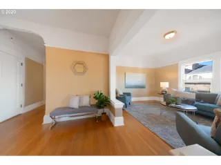 Photo #5: 20376707 Listing