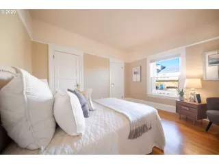 Photo #6: 20376707 Listing