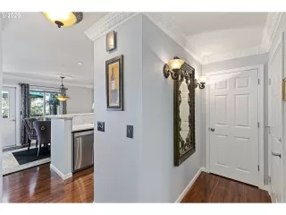 Photo #3: 20376816 Listing