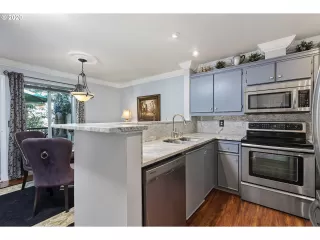 Photo #6: 20376816 Listing