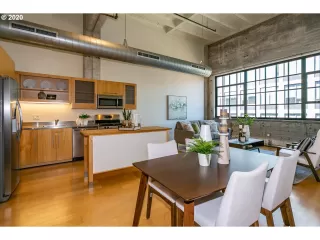 Photo #5: 20377913 Listing 