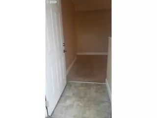 Photo #6: 20378038 Listing