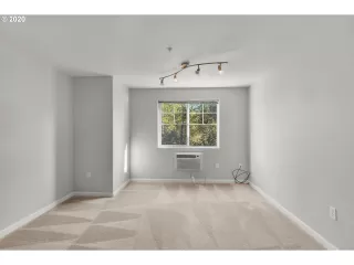 Photo #6: 20378708 Listing