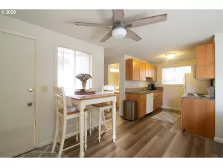 Photo #5: 20378896 Listing