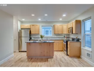 Photo #1: 20379203 Listing