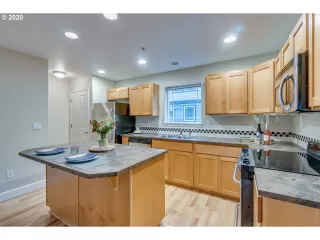 Photo #2: 20379203 Listing