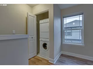 Photo #5: 20379203 Listing