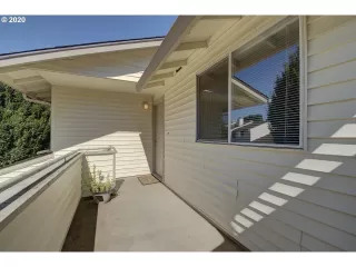 Photo #4: 20379661 Listing