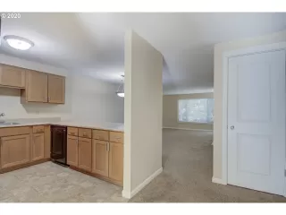 Photo #5: 20379661 Listing