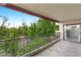 Photo #5: 20379947 Listing 
