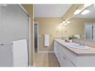 Photo #6: 20380778 Listing