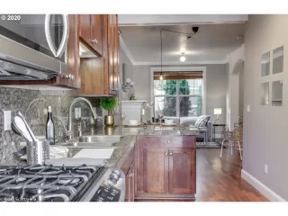 Photo #2: 20381125 Listing