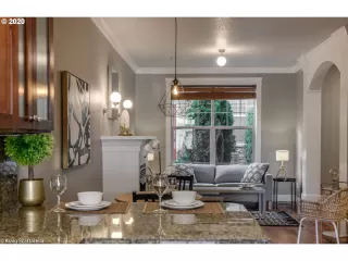 Photo #4: 20381125 Listing