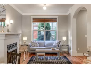 Photo #5: 20381125 Listing