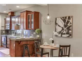 Photo #6: 20381125 Listing