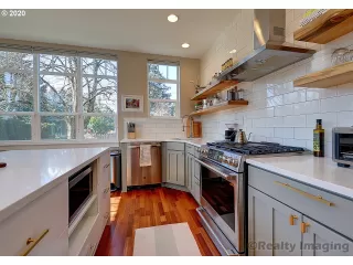 Photo #2: 20381168 Listing