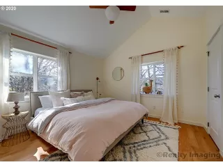 Photo #6: 20381168 Listing