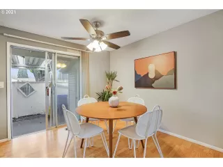 Photo #5: 20381174 Listing 