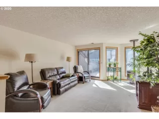 Photo #4: 20381318 Listing