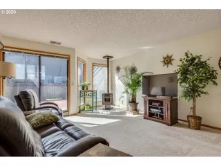 Photo #5: 20381318 Listing