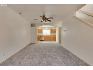 Photo #4: 20381509 Listing