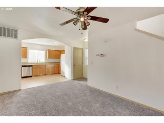 Photo #6: 20381509 Listing