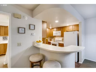 Photo #4: 20381623 Listing