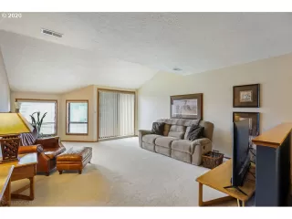 Photo #4: 20381890 Listing