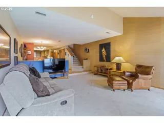 Photo #5: 20381890 Listing