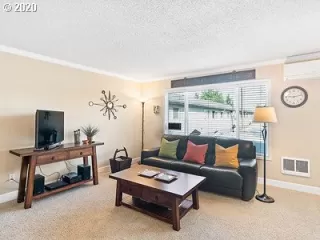 Photo #4: 20382190 Listing