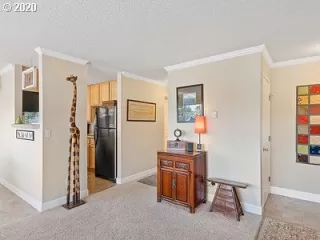 Photo #6: 20382190 Listing