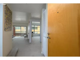 Photo #1: 20382435 Listing