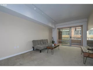 Photo #3: 20382435 Listing