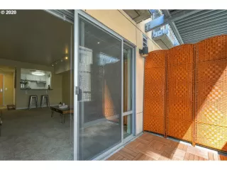 Photo #5: 20382435 Listing