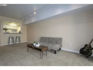 Photo #6: 20382435 Listing