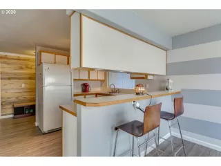 Photo #4: 20382477 Listing