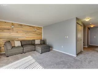 Photo #6: 20382477 Listing