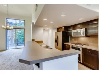 Photo #5: 20382769 Listing