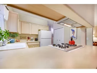 Photo #4: 20383138 Listing