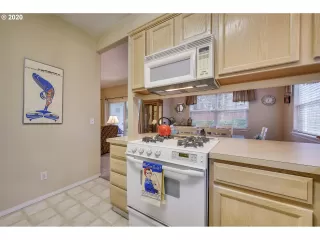 Photo #5: 20383138 Listing