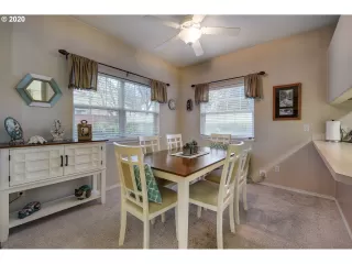 Photo #6: 20383138 Listing