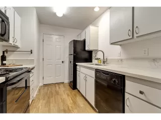 Photo #4: 20383209 Listing